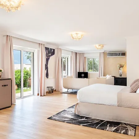 Villa Monaco - Luxury Living In With Bentley, Butler And Heated Pool *