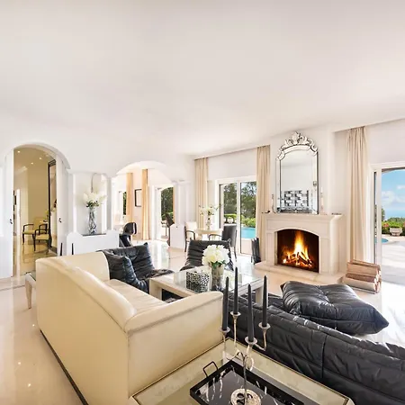 Monaco - Luxury Living In With Bentley, Butler And Heated Pool Villa *